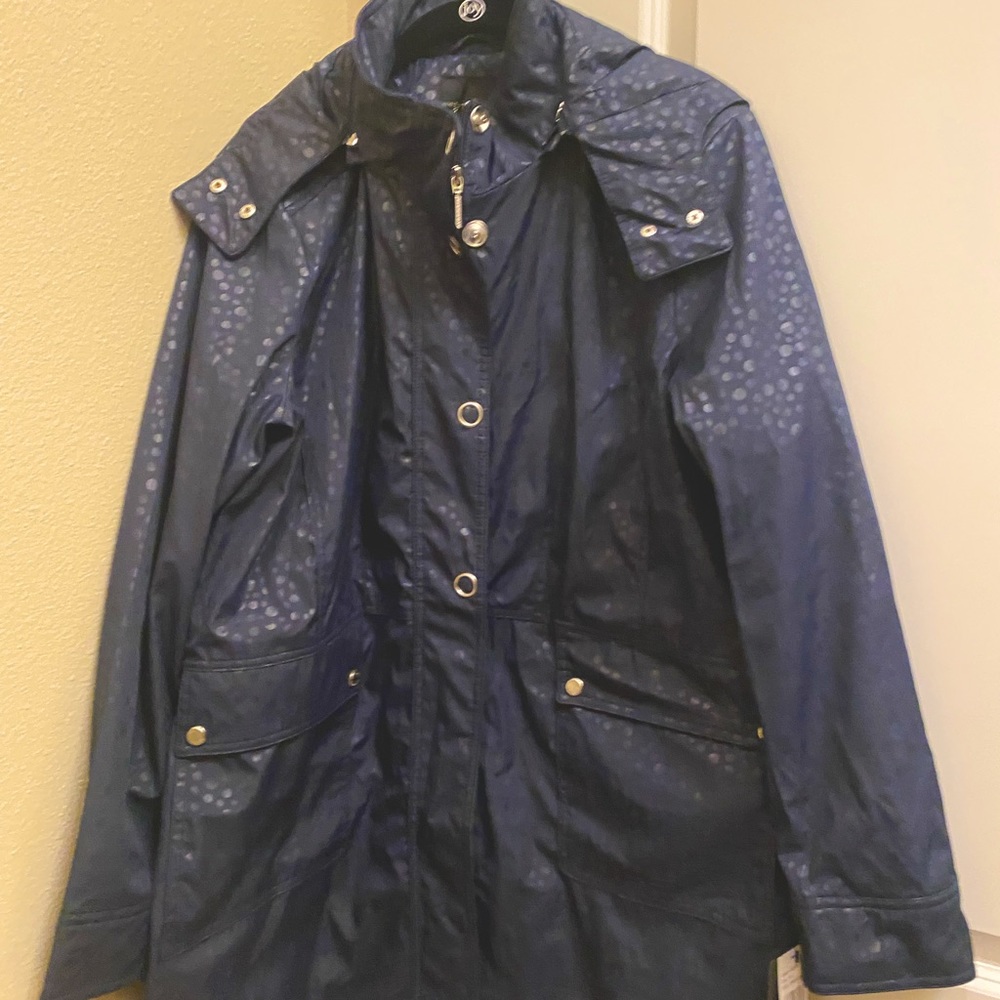 NWT “Weatherproof” rain jacket- navy blue with fun raindrop design